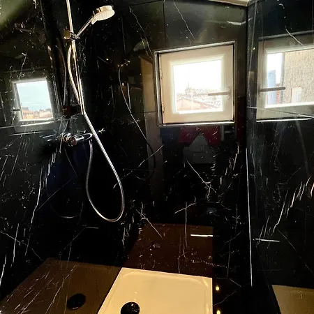 Petit Nid Sous Les Toits De Toulouse