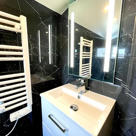 Petit Nid Sous Les Toits De Apartament Tuluza