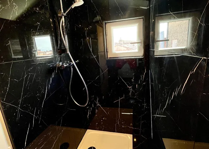 Petit Nid Sous Les Toits De Toulouse