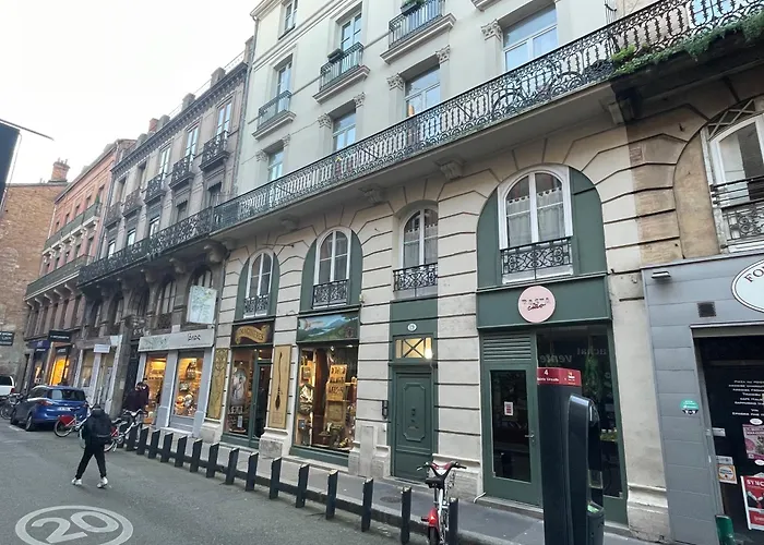 Petit Nid Sous Les Toits De